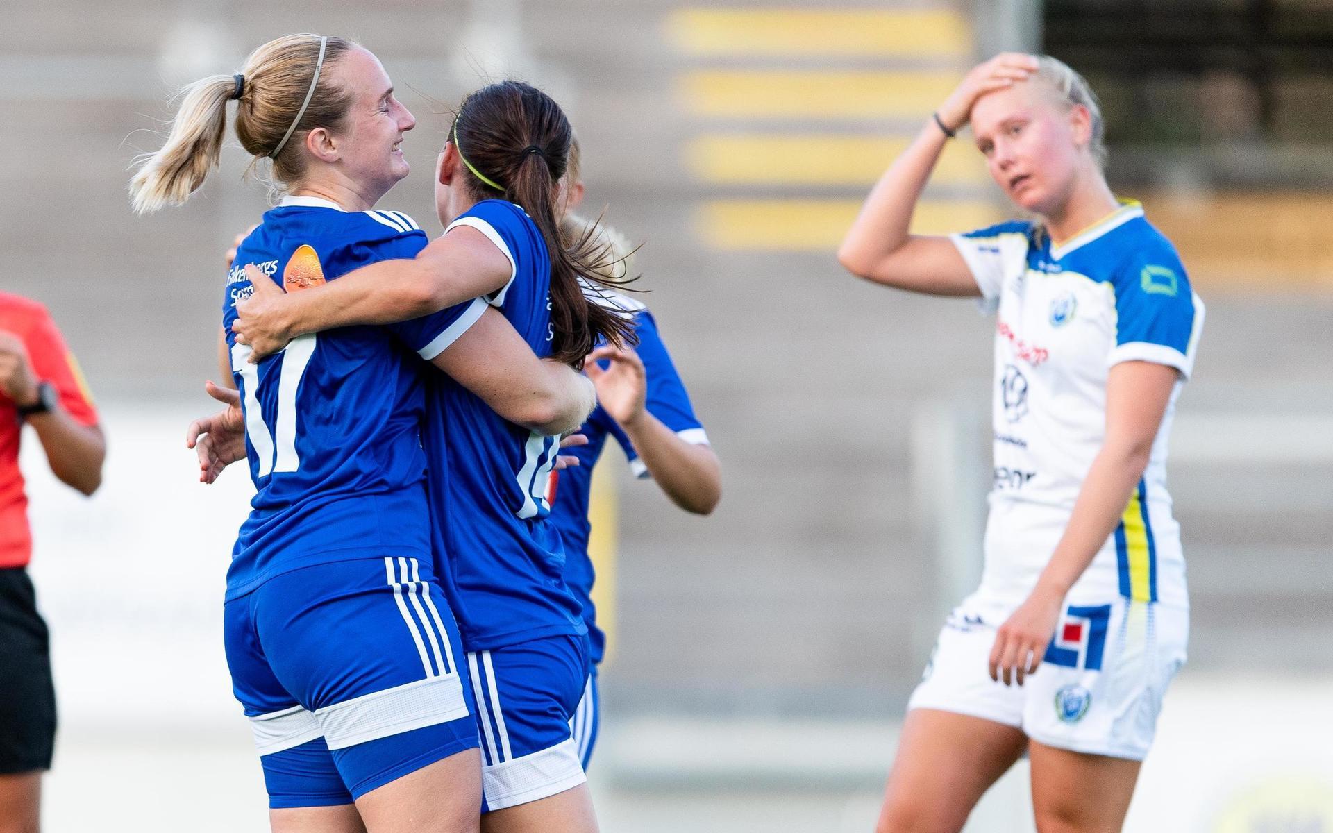 Böljan Falkenbergs Matilda Johansson jublar efter 3-2 under fotbollsmatchen 