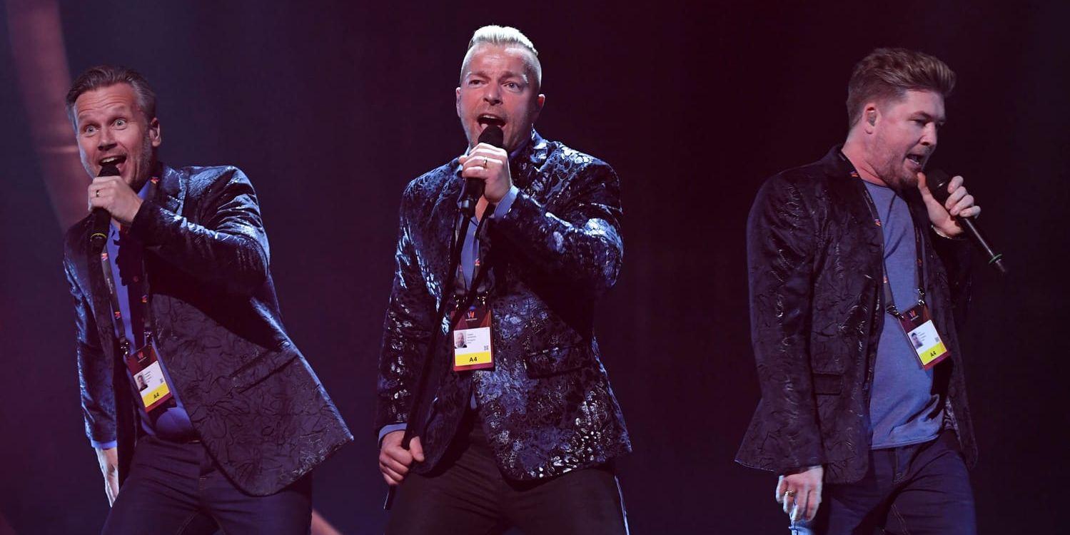 Tre i stället för fyra – Arvingarnas trummis Tommy Carlsson kunde inte delta i Melodifestivalen på grund av en semester.