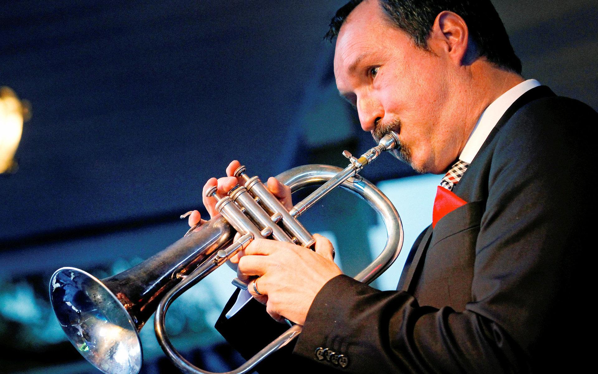 Flygelhorn. Peter Asplund har flera gånger varit på Falkenbergs Jazzdagar, som 2011 (bilden).