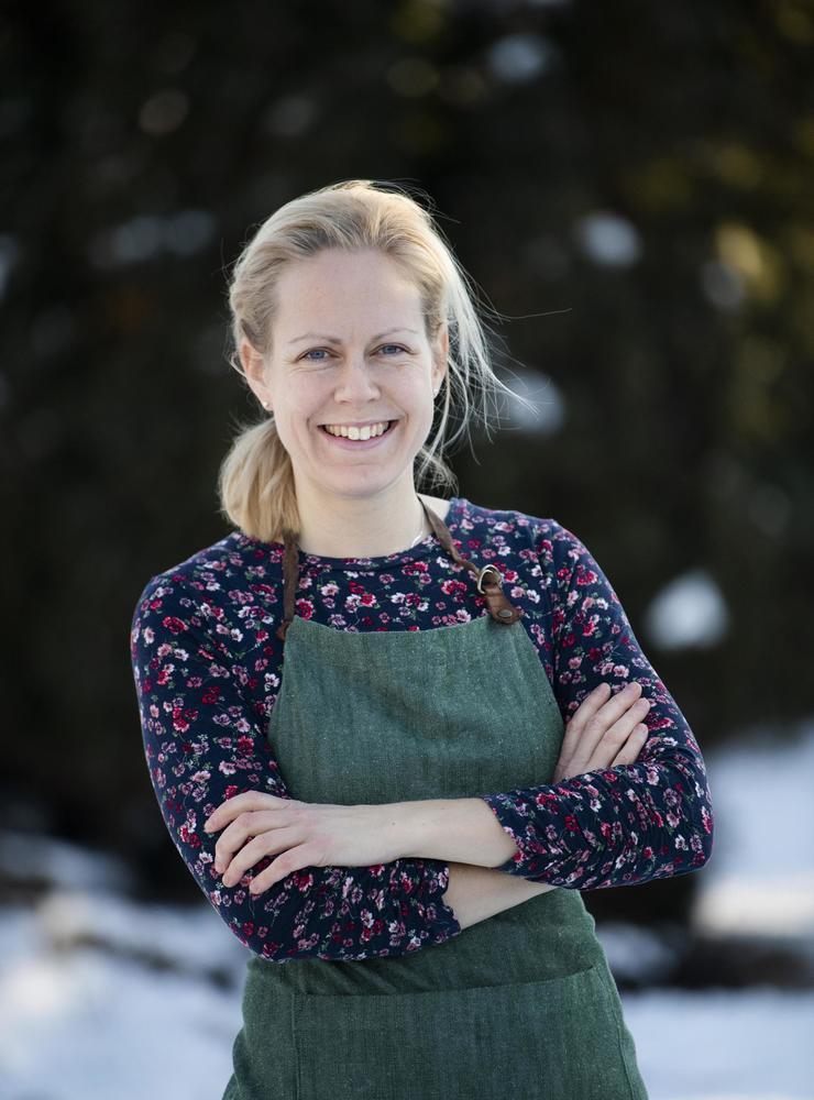 Marie Lind är vår bakskribent – och den här veckan bjuder hon på bakverk med rabarber.