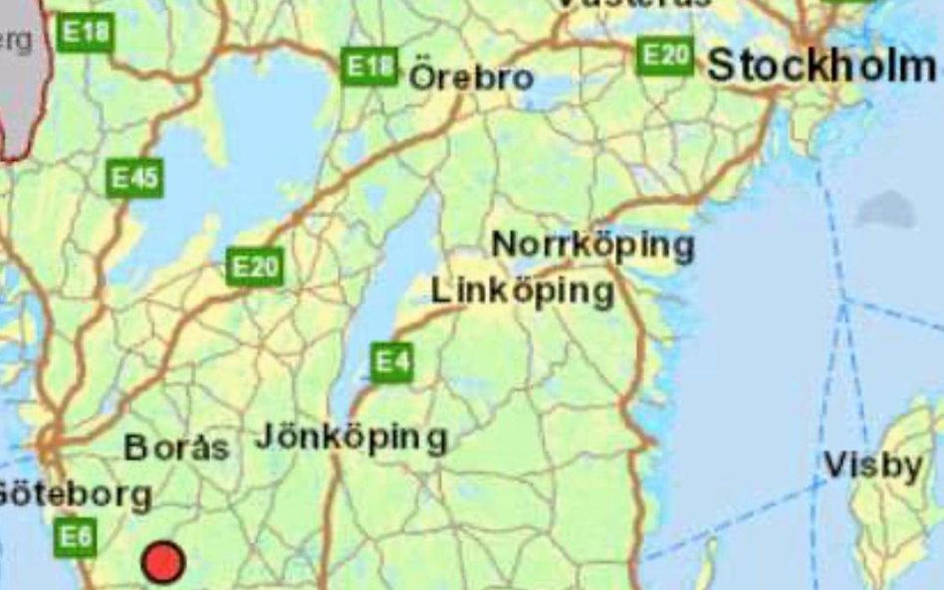 Från Stockholm till Älvsered är det runt 45 mil. De två dömda männen åkte resan för att hota och misshandla bröderna i Älvsered.