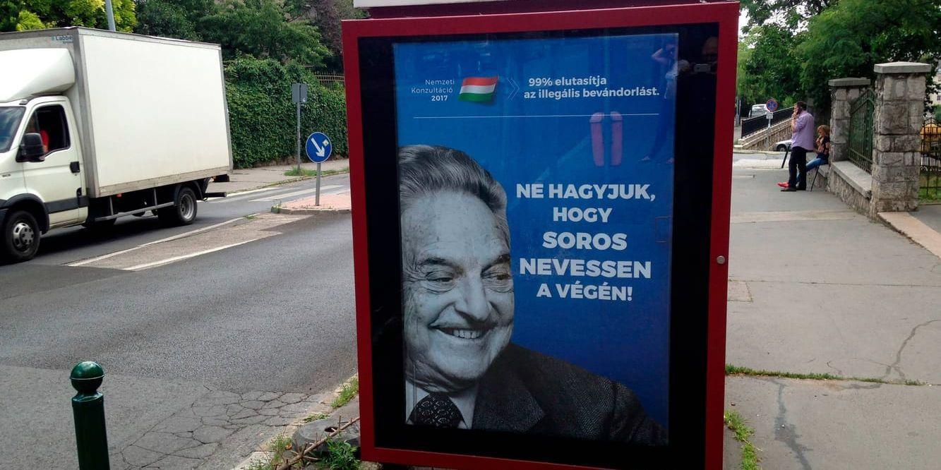 "99 procent är emot illegal invandring. Låt inte George Soros få sista skrattet." Det var budskapet i den ungerska regeringens antisemitismstämplade kampanj. Arkivbild.