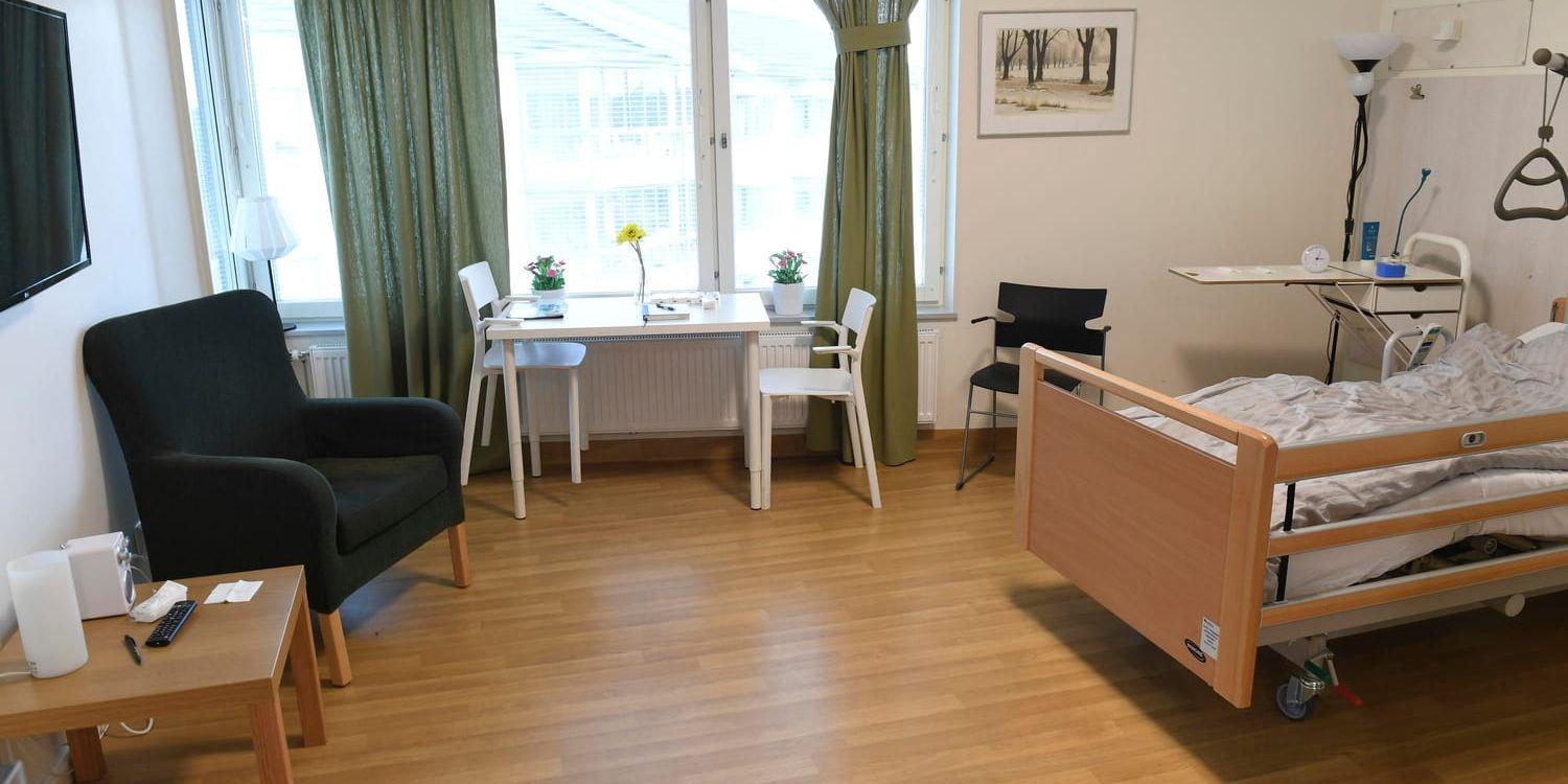 Dementa på ett boende i Kalmar län utsattes under flera år för kränkande behandling. Ivo kritiserar kommunens hantering av missförhållandena. Arkivbild från ett annat boende.