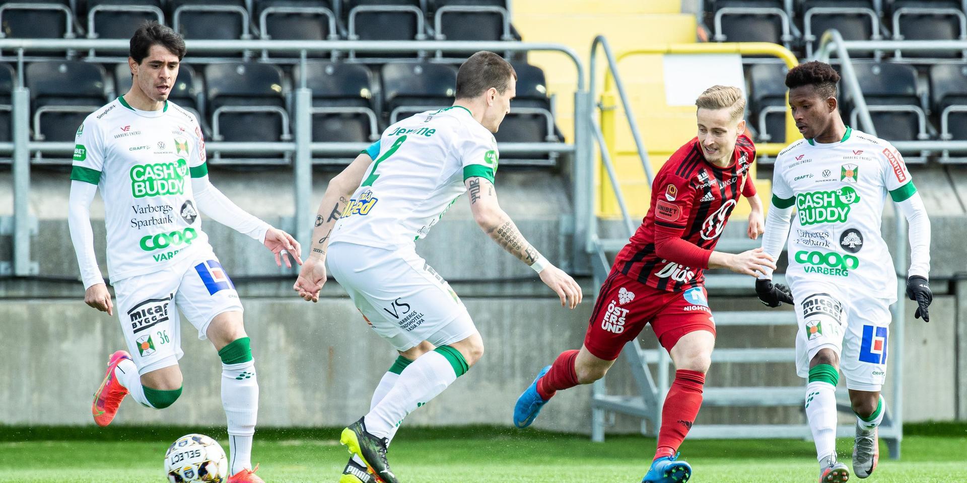 Östersunds Henrik Bellman under fotbollsmatchen i Allsvenskan mellan Östersund och Varberg den 2 maj 2021 i Östersund