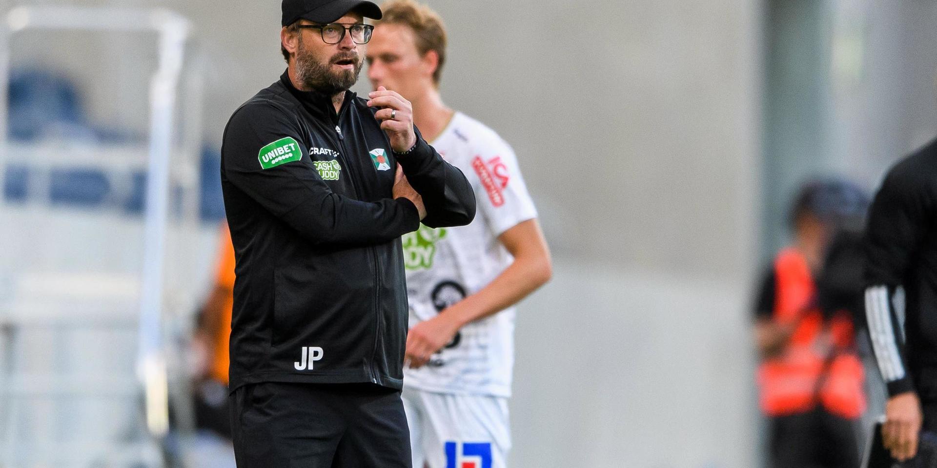 Varbergs tränare Joakim Persson under fotbollsmatchen i Allsvenskan mellan Sirius och Varberg. 