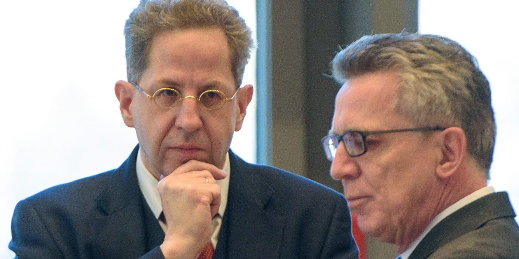 Chefen för tyska Bundesamt für Verfassungsschutz (BFV), Hans-Georg Maassen, här tillsammans med Tysklands inrikesminister Thomas de Maizière. Arkivbild.