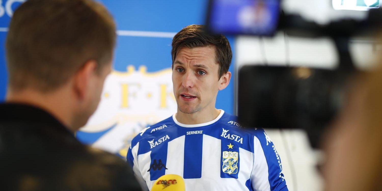 Lasse Vibe är tillbaka i IFK Göteborg. Han presenterades vid en pressträff på Kamratgården på onsdagen.