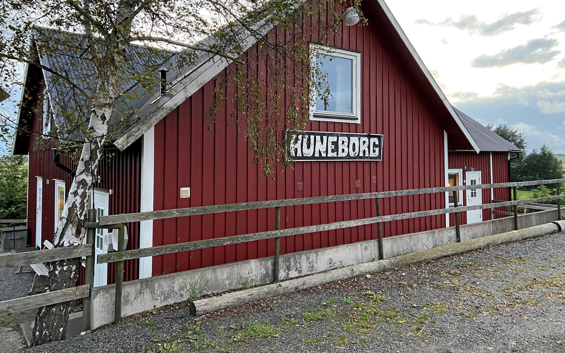 Hembygdsföreningen i Hunnestad har gått in och sponsrat loppisen med gratis hyra för lokalen Huneborg.