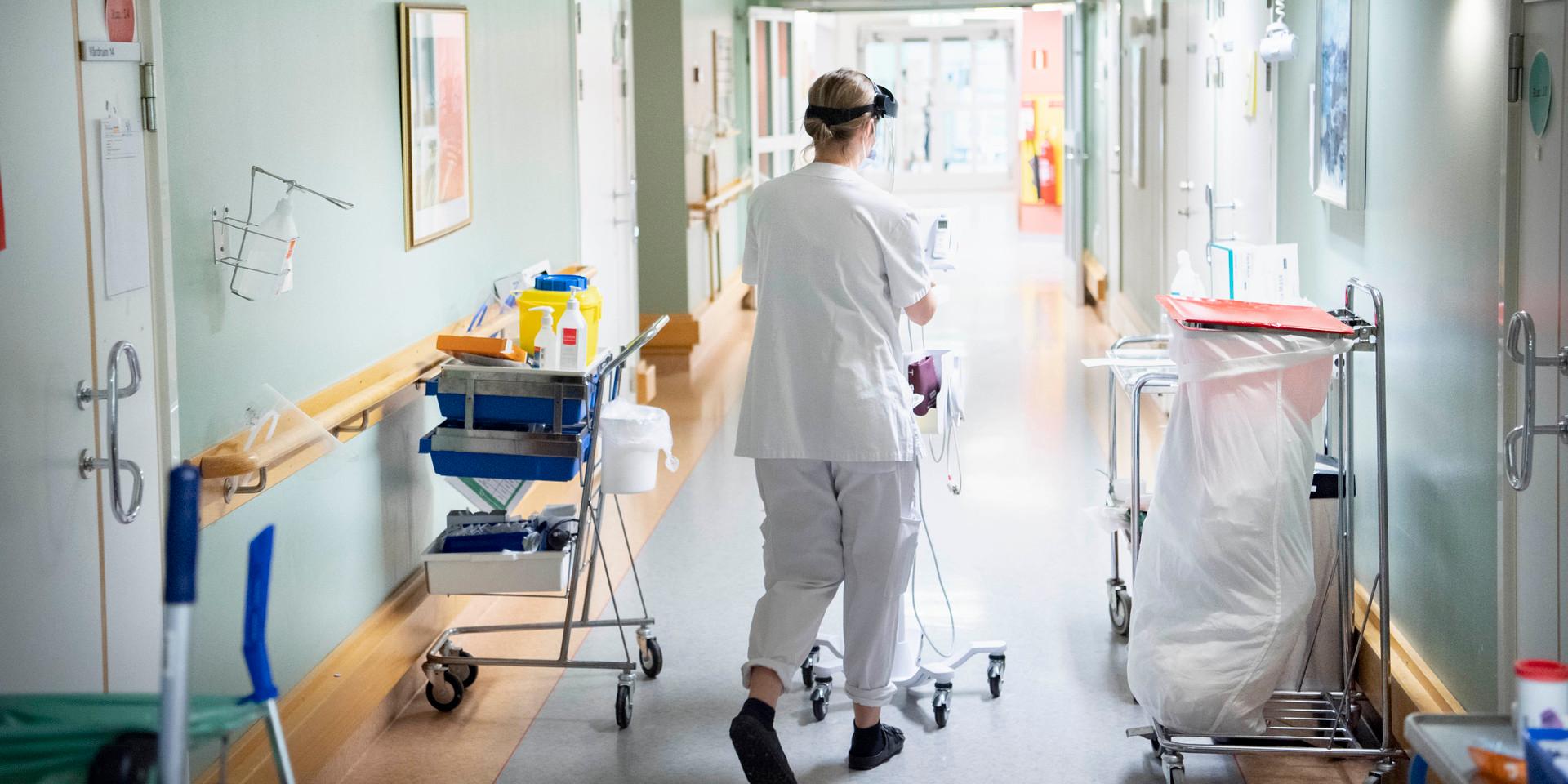 Centerpartiet anser att lönerna inom vårdsektorerna behöver höjas generellt i samhället, skriver Christian Lidén (C), ordförande driftnämnd Hallands sjukhus.