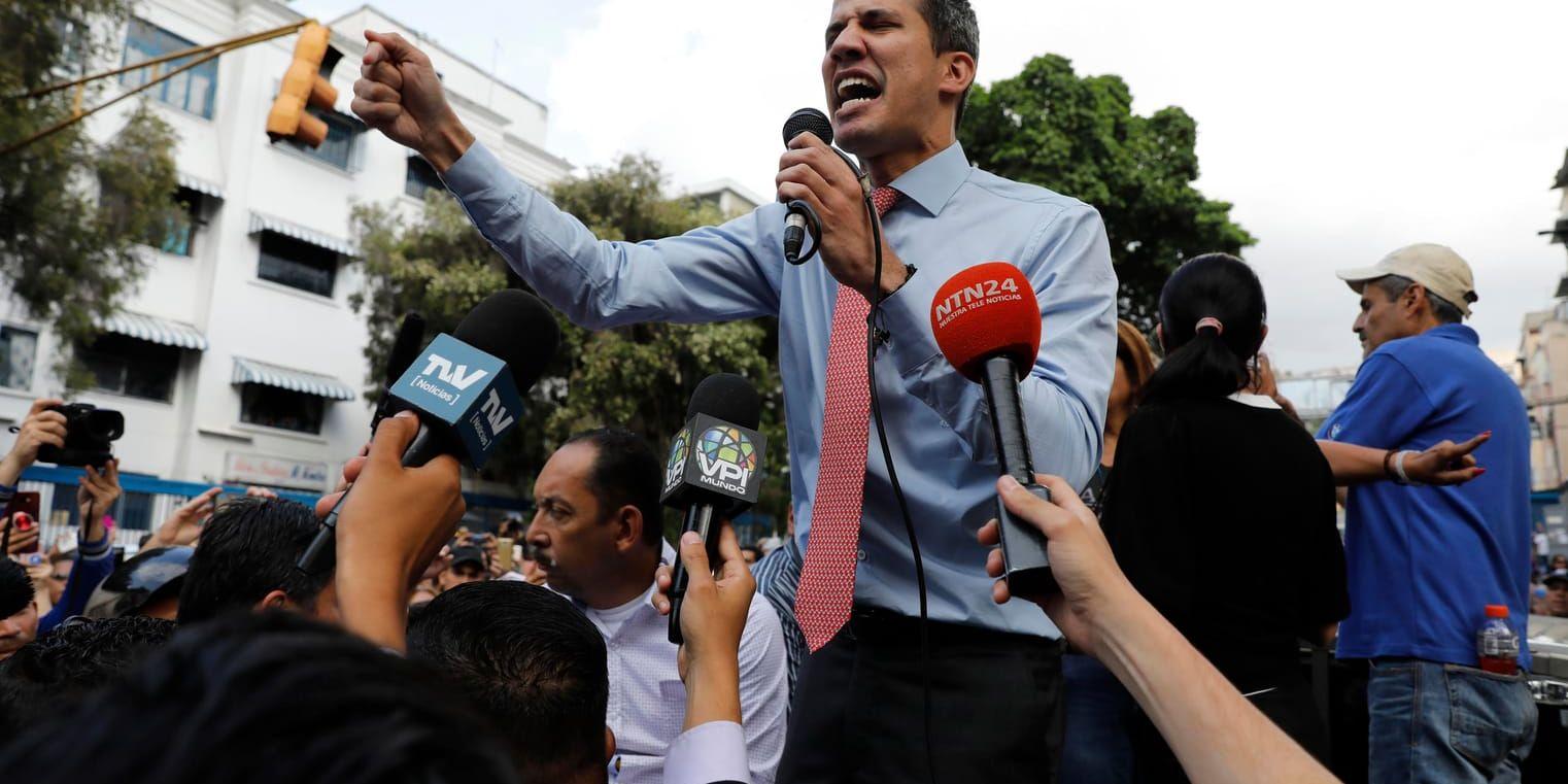 Oppositionsledaren Juan Guaidó tidigare i mars. Arkivbild.
