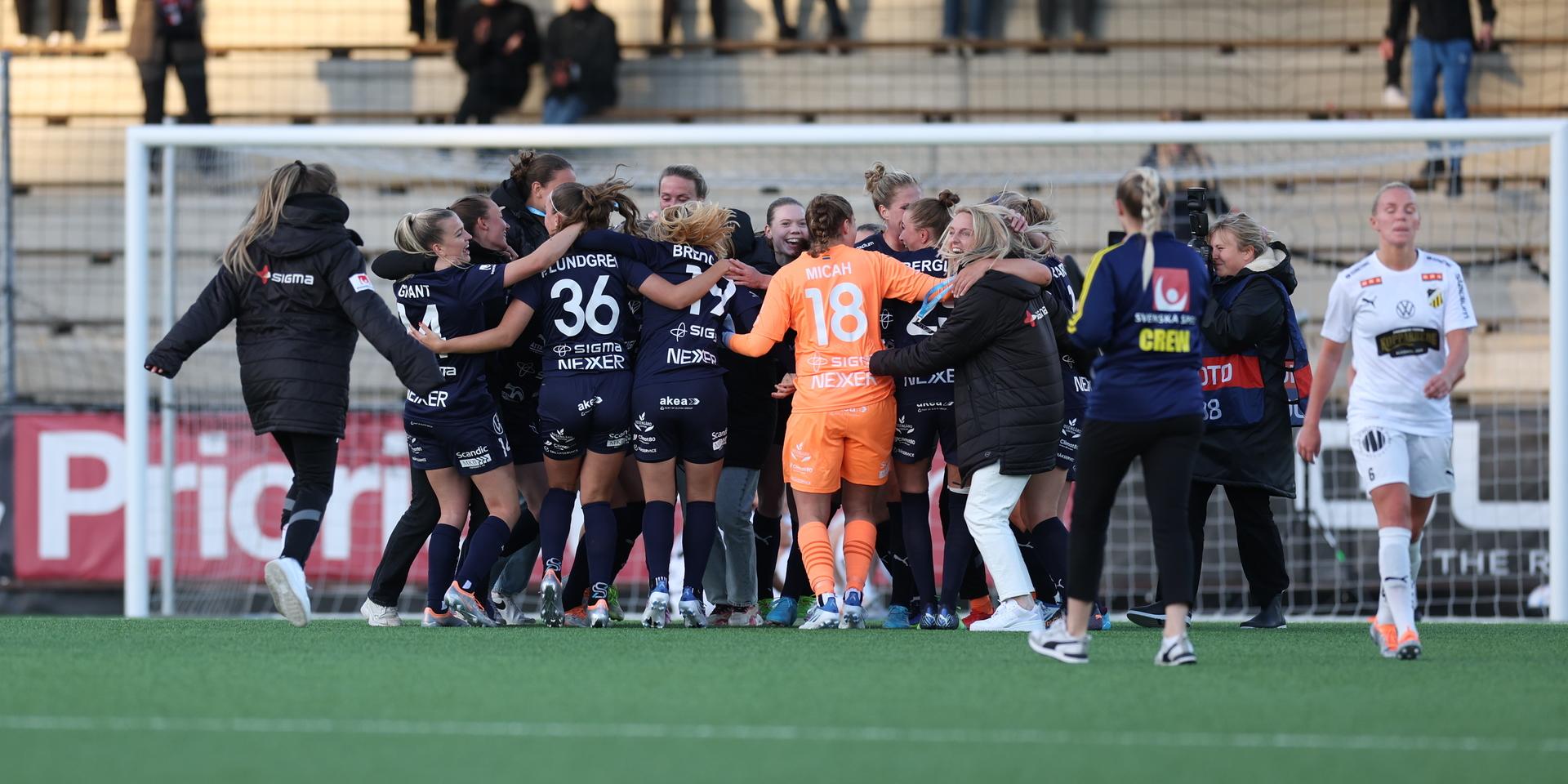 Rosengård firar cupguldet efter finalsegern (2–1) mot Häcken.