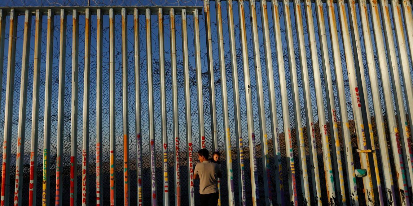 Gränsen mellan Mexiko och USA, fotad från den mexikanska sidan. Stärkt gränssäkerhet är en av president Donald Trumps signaturfrågor.