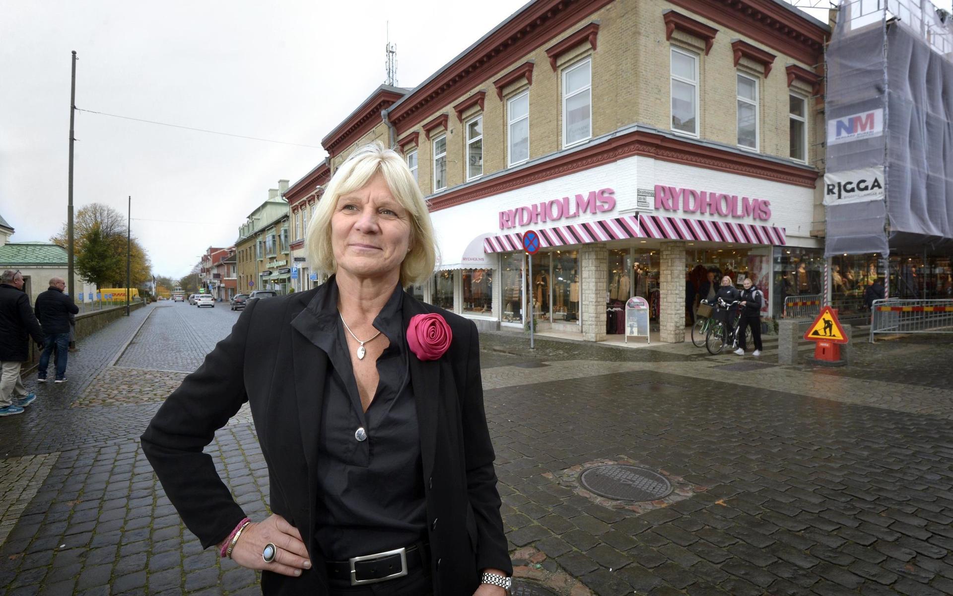 Marie Gustafsson är i dag ensam ägare och tror på butikens framtid, trots hotet från e-handeln och nu en pandemi.