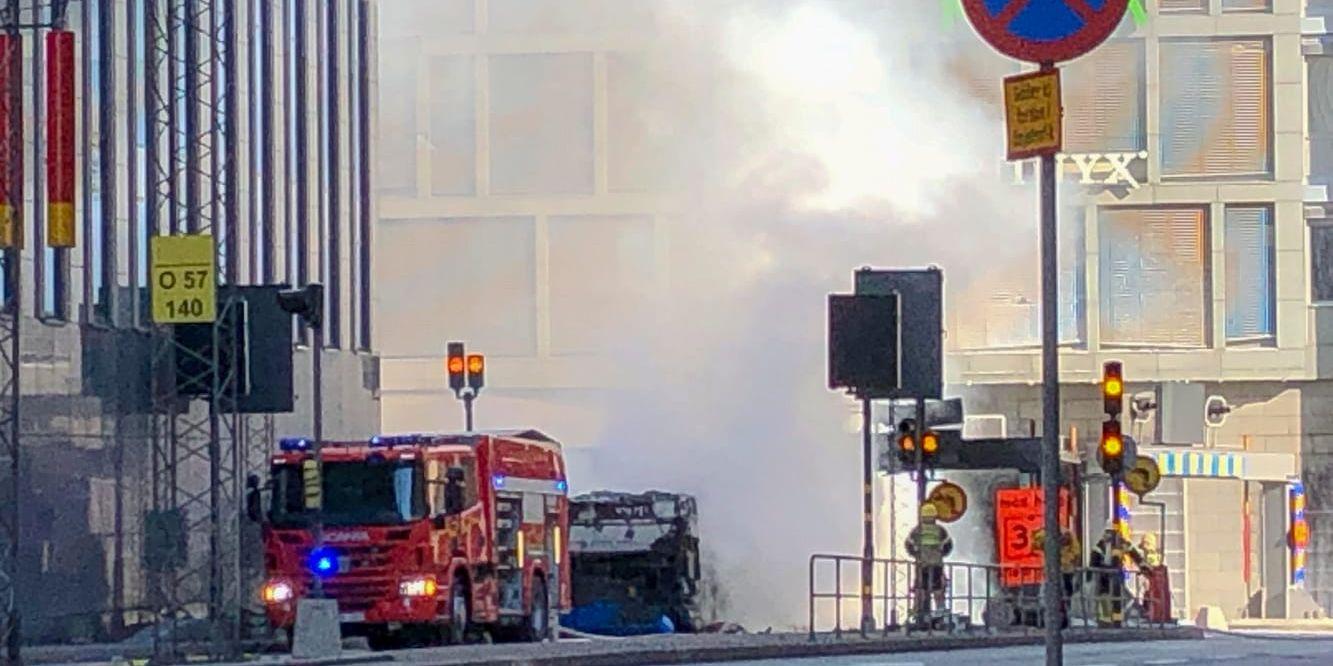 Den kraftiga bussbranden i Stockholm tros ha orsakats av bussens gastuber.