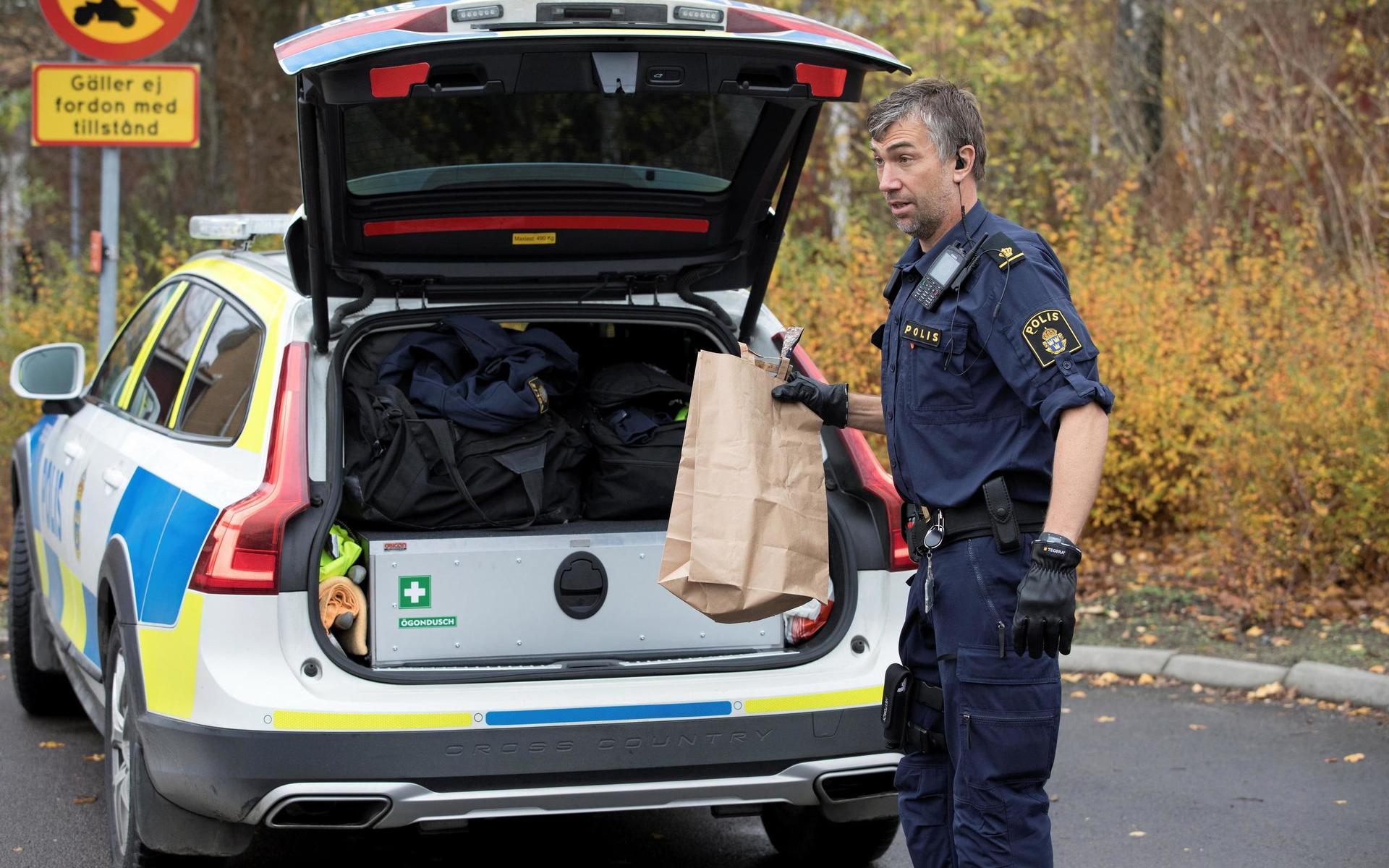 I fredags eftermiddag brakade flera personer ihop på Smålandsgatan i Varberg. En man i 30-årsåldern sitter nu häktad misstänkt för mordförsök.