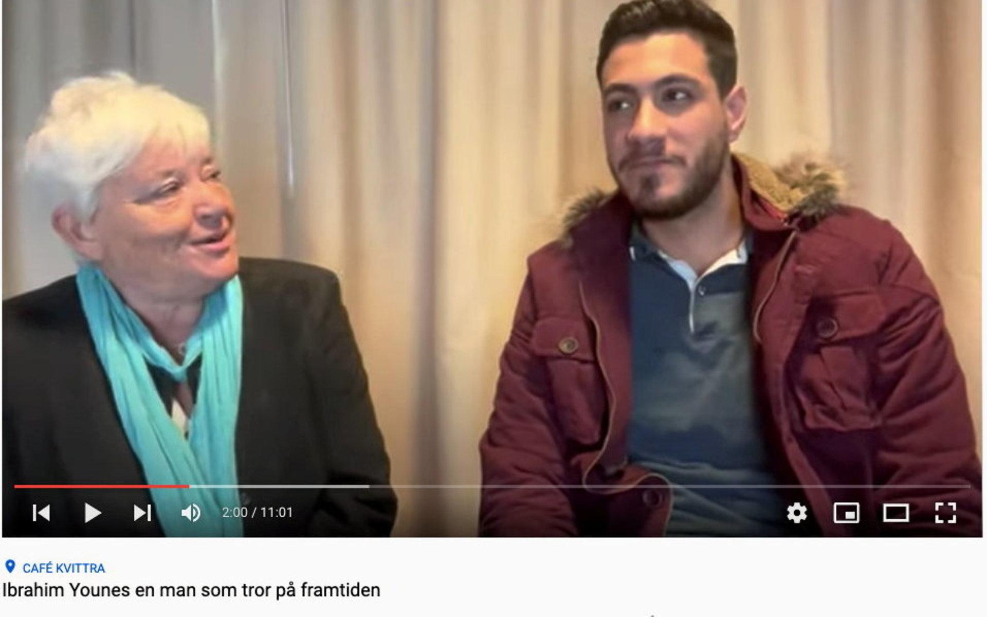I den här videon intervjuar Helén Andersson Ibrahim Younes som kom till Sverige 2015 från Syrien. Han har lärt sig svenska tagit studenten, tagit körkort och har haft flera olika jobb under tiden.