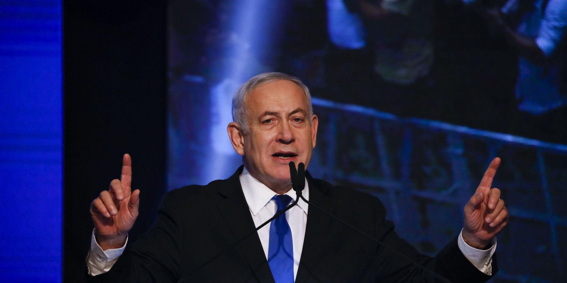 Israels premiärminister Benjamin Netanyahu håller tal till sina anhängare.