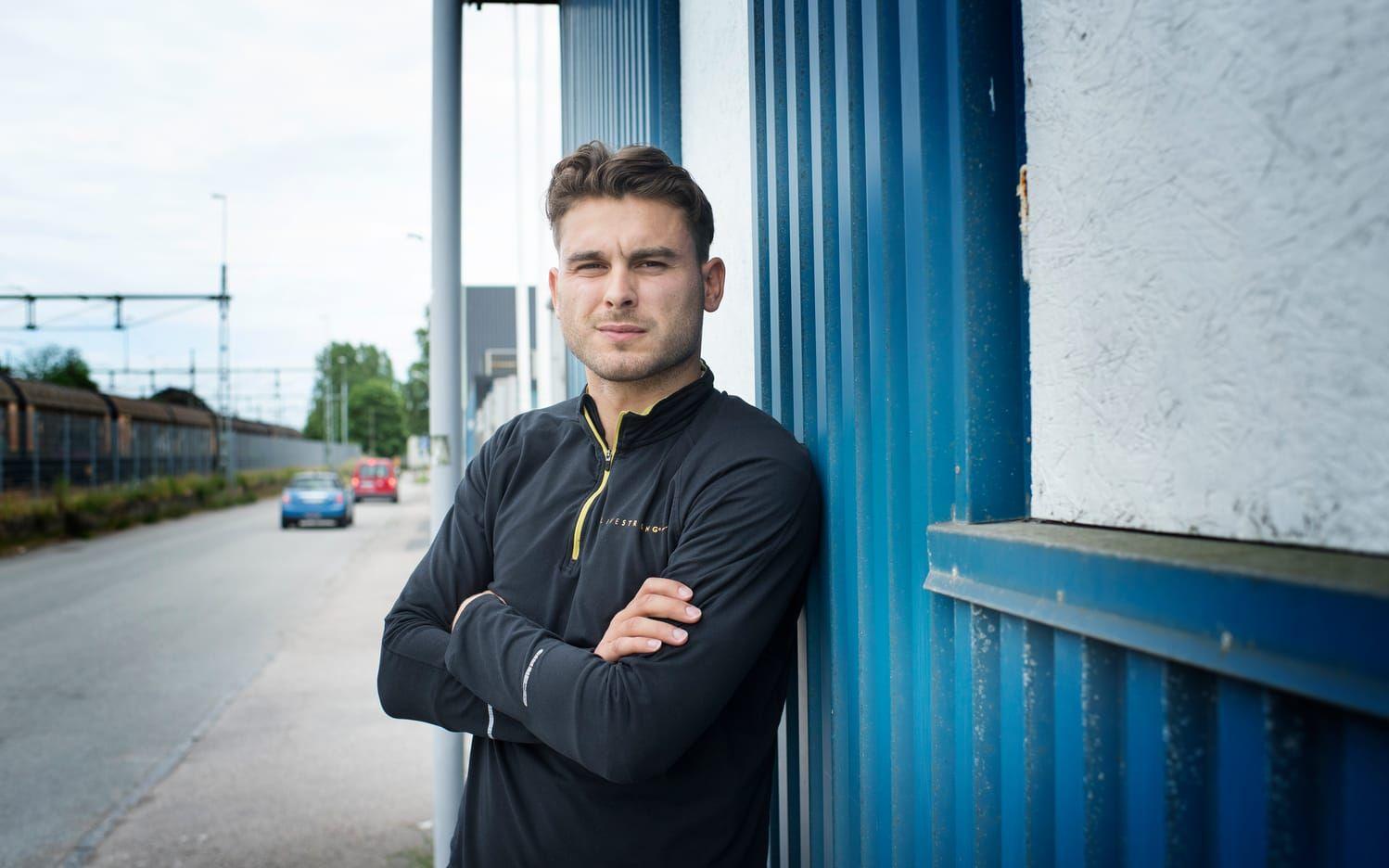Astrit Ajdarevic är hemma i Falkenberg. HN har träffat fotbollsstjärnan i en lång och öppen intervju. Bild: Jonatan Bylars