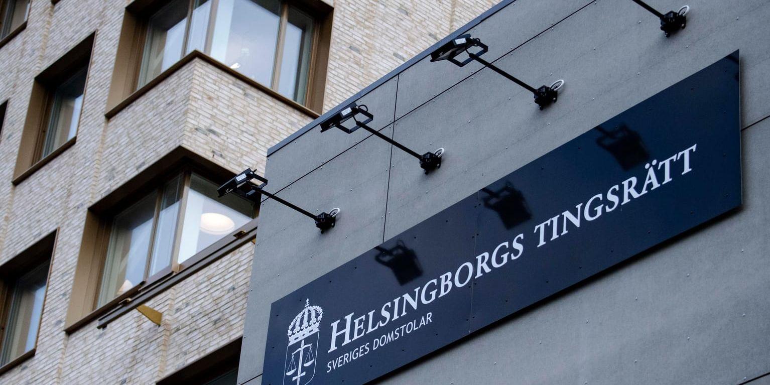 Helsingborgs tingsrätt dömer en 23-åring till två och ett halvt års fängelse för utpressning, bedrägerier och rån. Arkivbild.