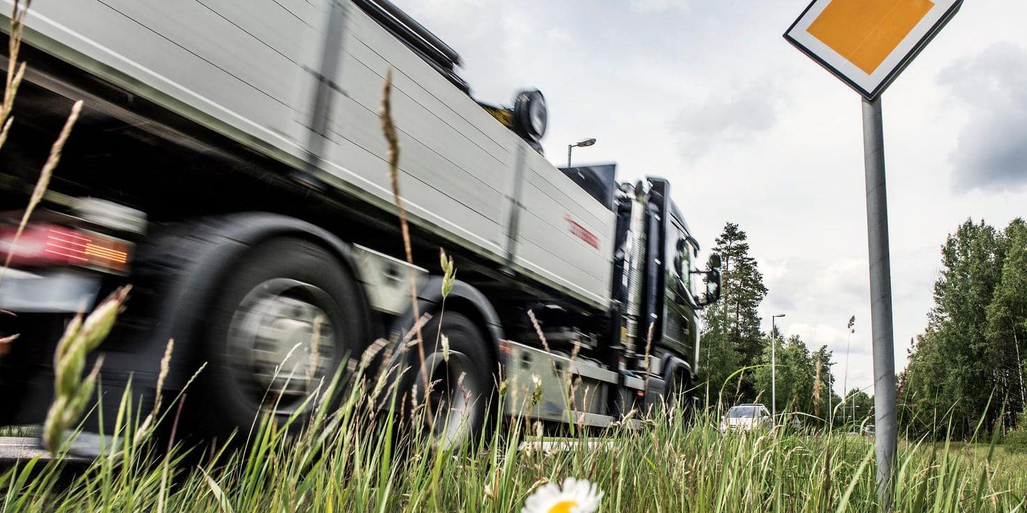 Starkt motstånd. En lastbilsskatt är något som inte får gehör från flera företag och organisationer i Varberg och Halland.