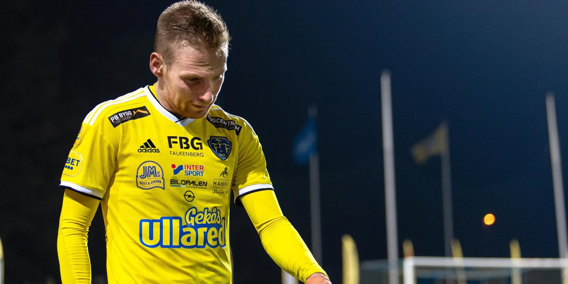 FFF:s Tobias Englund kunde inte hålla tillbaka tårarna efter förlusten mot Mjällby i den sista omgången av Allsvenskan.