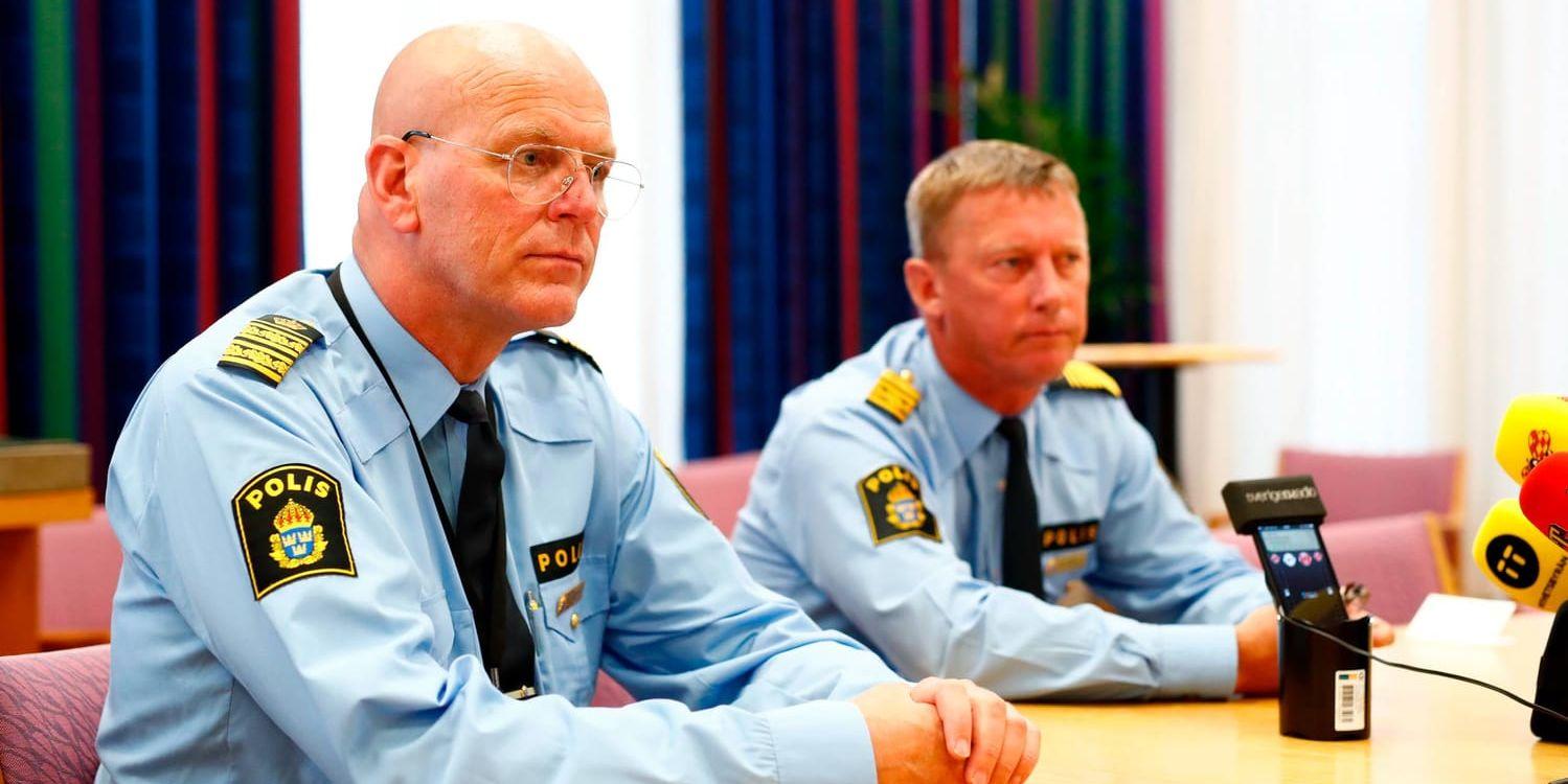 Erik Nord, polisområdeschef i Storgöteborg, och Klas Friberg, regionchef på polisen i Väst under presskonferensen om den omkomne polisen och rånarjakten.