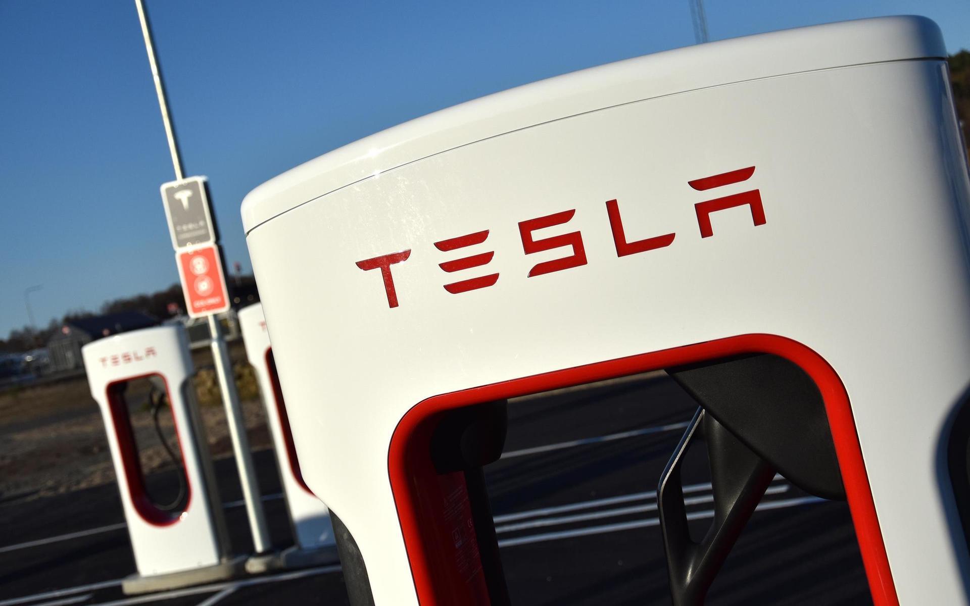 Teslas laddstationer kan enbart användas för laddning av Teslabilar.