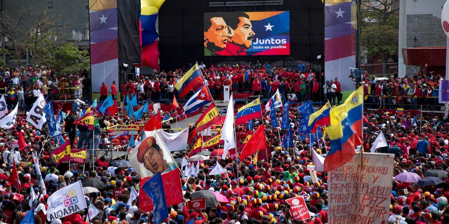 Anhängare till Venezuelas president Nicolás Maduro samlades vid torget Diego Ibarra för att lyssna till hans tal under ceremonin där han formellt offentliggjorde sin kandidatur inför presidentvalet i april.