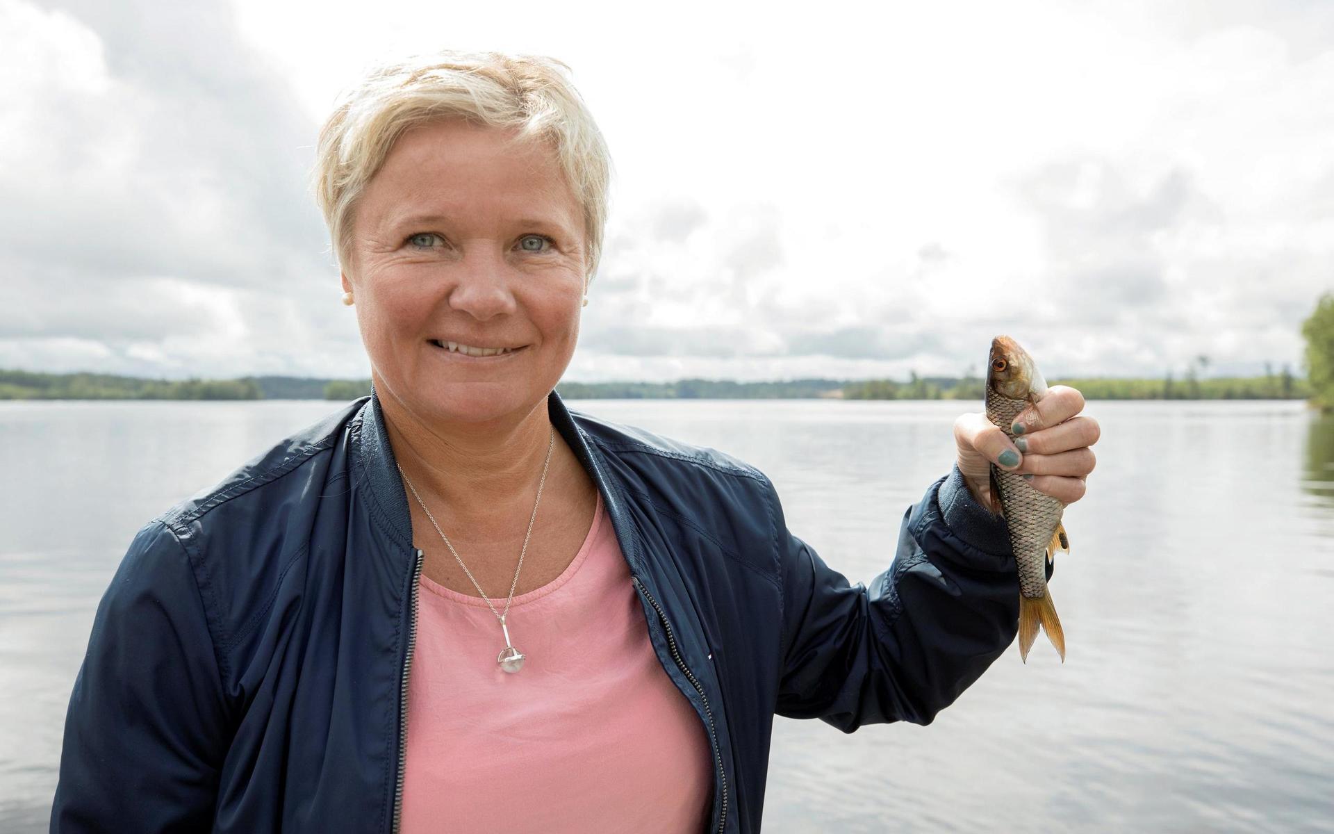 Anneli gillar att fiska – och har synnerligen nära till vattnet…