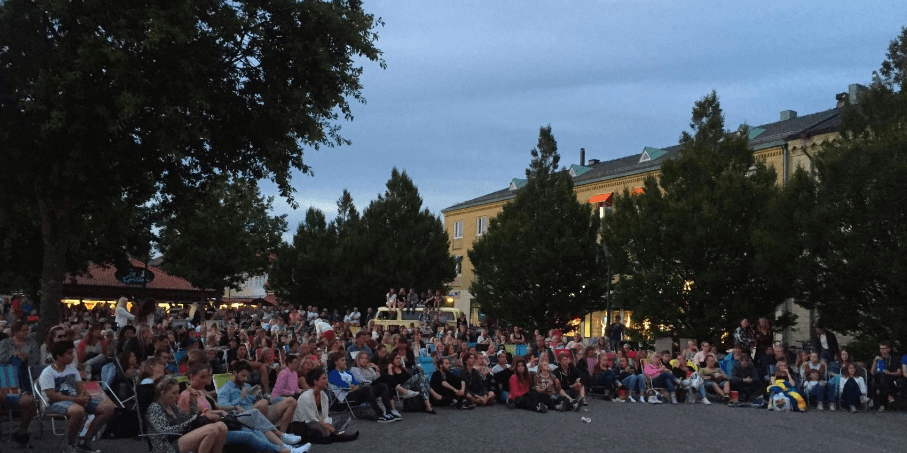 Förra året lockade utomhusbion fullt med folk till torget i Varberg. Bild: Martin Erlandsson/Arkiv