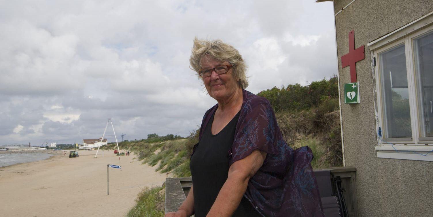 SJUKSTUGA. Den numera pensionerade distriktssköterskan Margareta Lindahl är redo att hjälpa skadade badgäster.