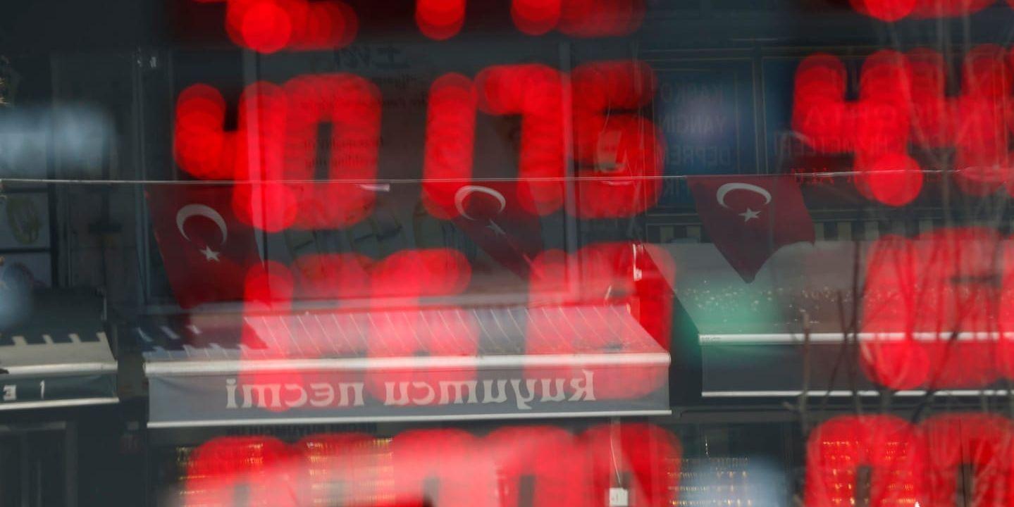 Den turkiska liran har tappat 40 procent av sitt värde mot dollarn sedan årsskiftet. Arkivbild.