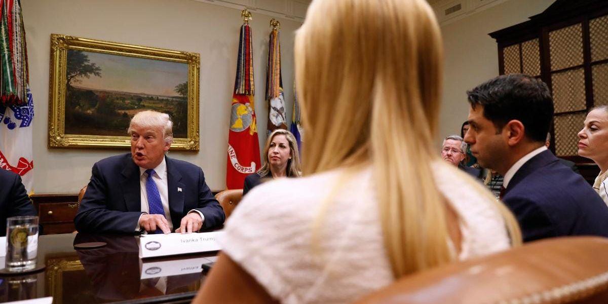 Uttjatad. President Trump och hans dotter Ivanka (med ryggen mot kameran) på ett möte om Trafficking i Vita husets Roosevelt-rum den 23 februari.