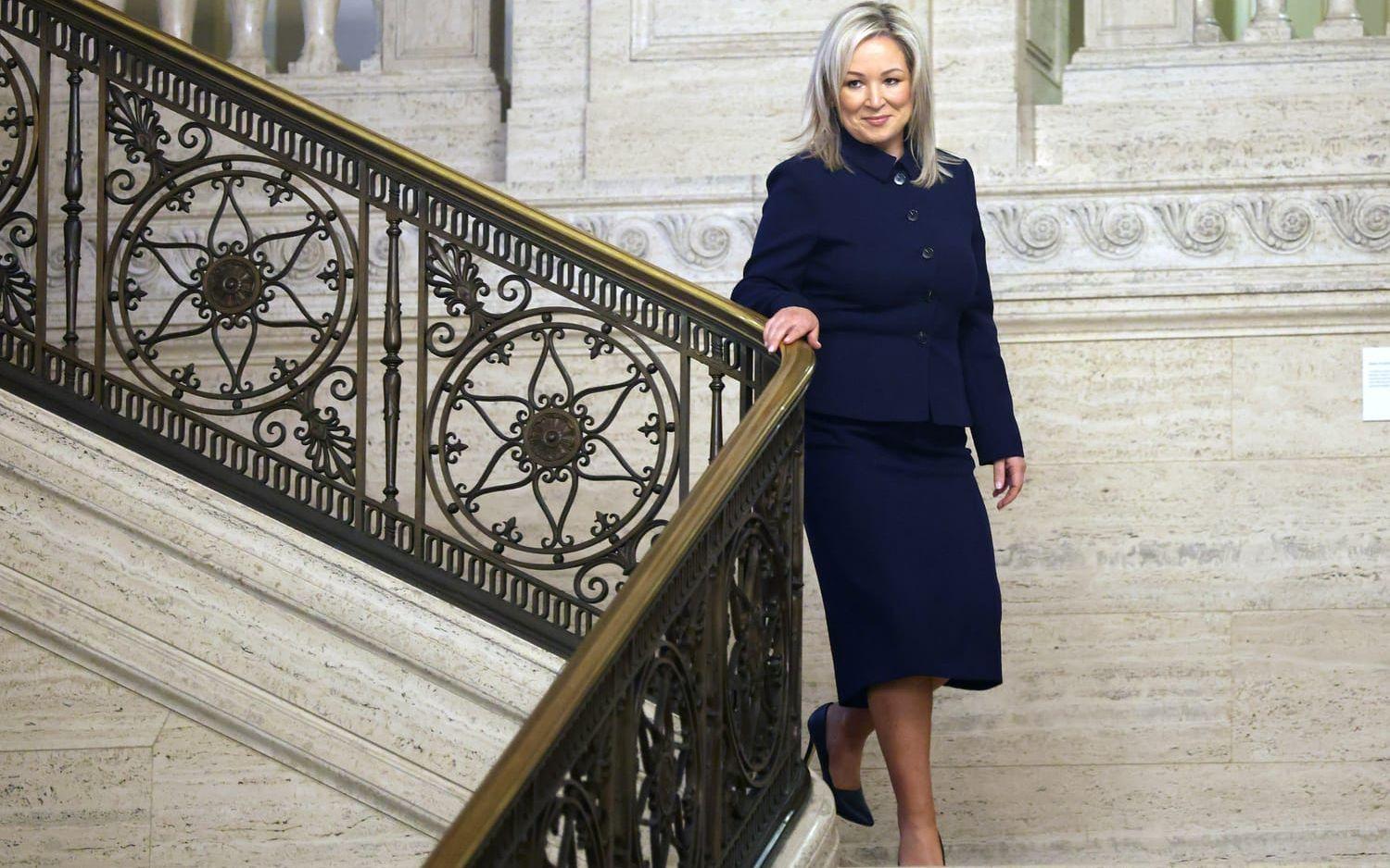 Sinn Féins vice ledare Michelle O'Neill svors in som Nordirlands första irländskt-republikanska förstaminister på lördagen.