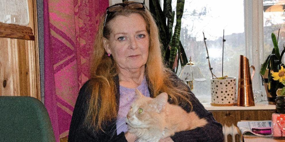 Ger inte upp. Rose-Marie Asplund, med katten Morris, hoppas på en andra chans. Bild: Sara Fridholm