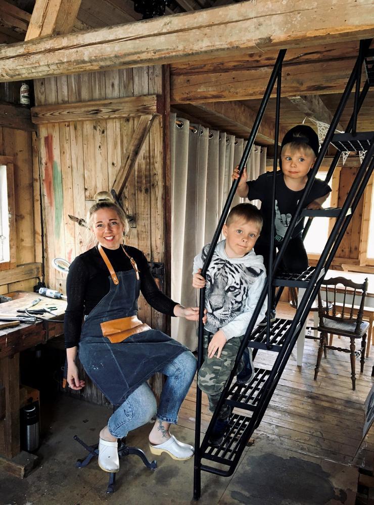 Erika Nilsson med sönerna Otto, sex år och Alve, fyra år.
