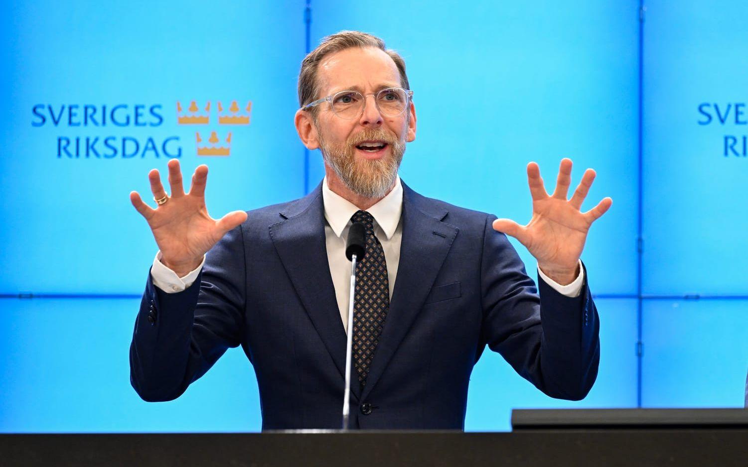 Idrottsminister Jakob Forssmed (KD) ifrågasätter tidig toppningen inom idrotten. Arkivbild.