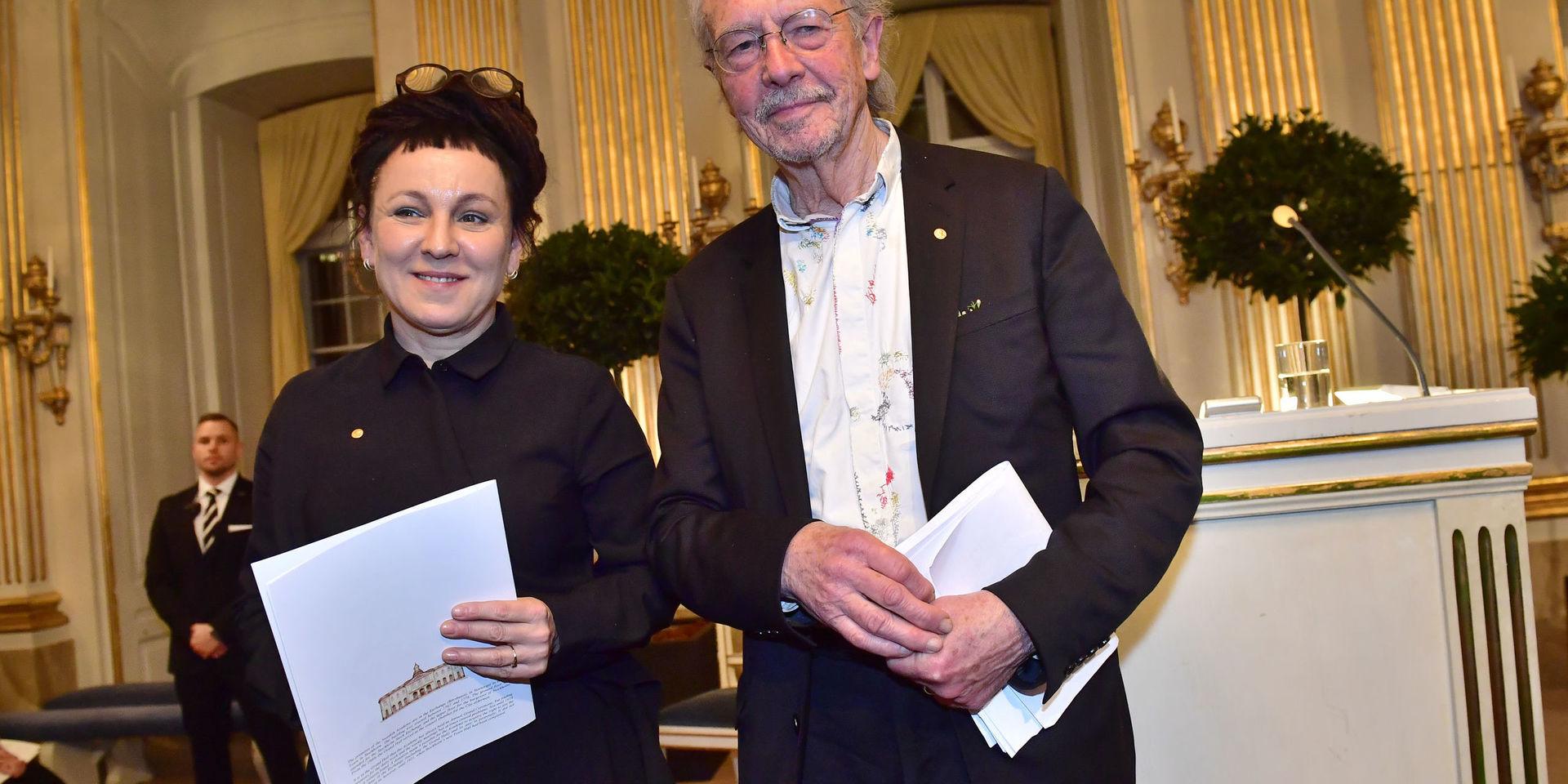 Olga Tokarczuk och Peter Handke fick båda långa och innerliga applåder efter sina Nobelföreläsningar.